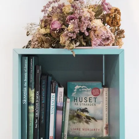 Stylish With Castle View & Free Parking 아파트 *