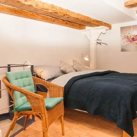 Stylish With Castle View & Free Parking Apartamento