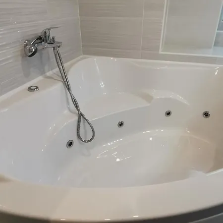 Stylish With Castle View & Free Parking 아파트