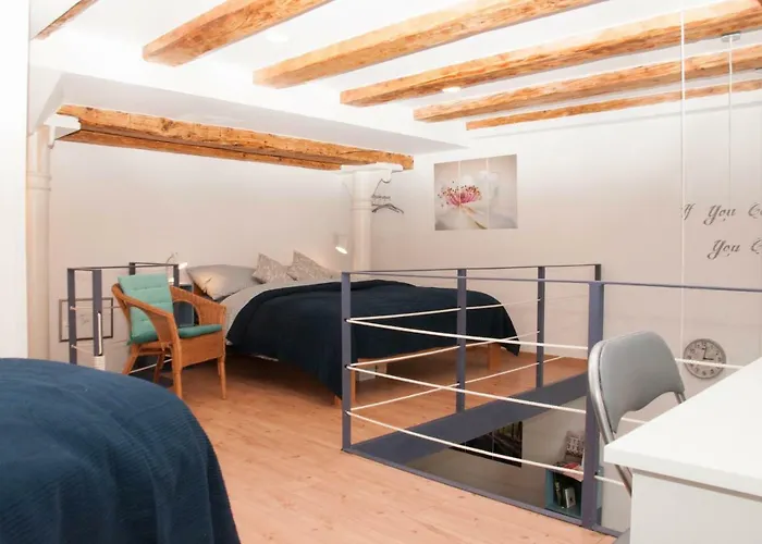 Stylish With Castle View & Free Parking Apartamento