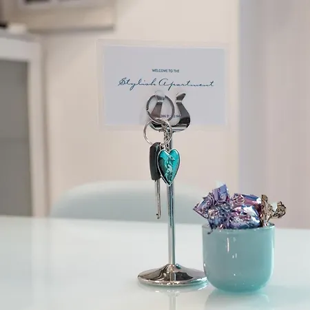 Апартаменти Stylish With Castle View & Free Parking *