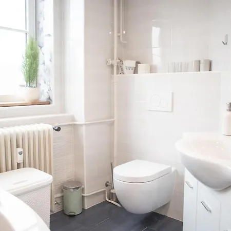 Апартаменти Stylish With Castle View & Free Parking *